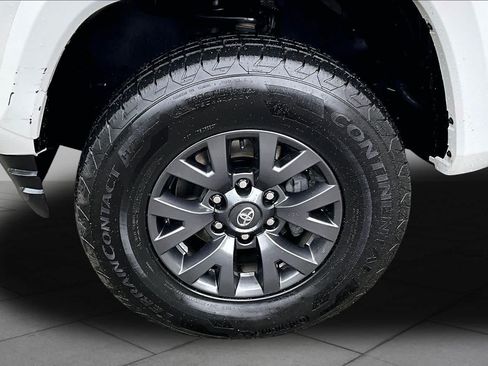 Certified 2023 Toyota Tacoma SR5 AWD/4WD image 11