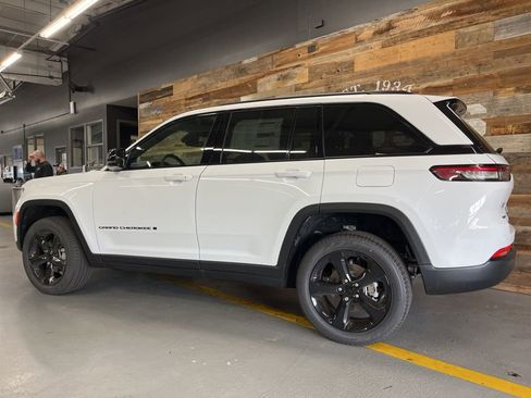 New 2025 Jeep Grand Cherokee Limited w/ Black Appearance Package image 21