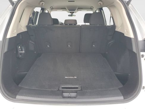 Used 2024 Nissan Rogue SV FWD image 9