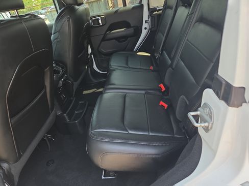 Used 2021 Jeep Wrangler Unlimited Sahara AWD/4WD image 7