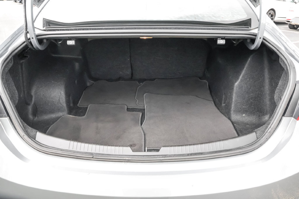 Used 2023 Chevrolet Malibu LT FWD image 30