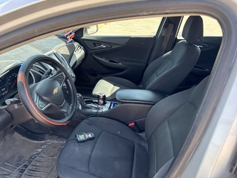 Used 2017 Chevrolet Malibu LS w/ LPO, Convenience Package 1 FWD image 9