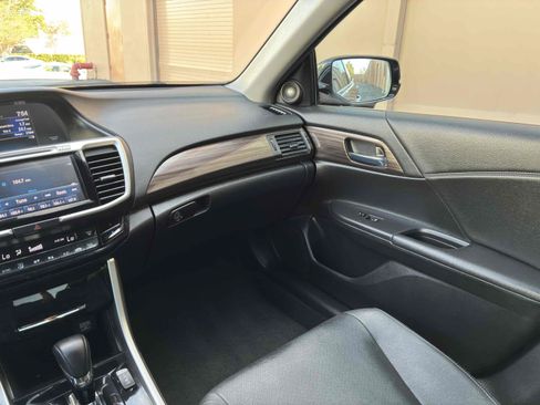 Used 2017 Honda Accord EX-L image 19