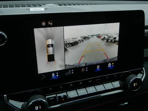 Used 2025 Chevrolet Colorado Z71 w/ Technology Package AWD/4WD image 33