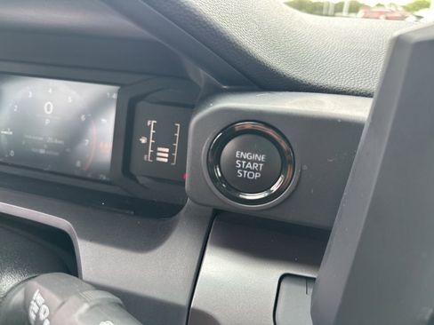 Certified 2025 Toyota Tacoma SR5 AWD/4WD image 18