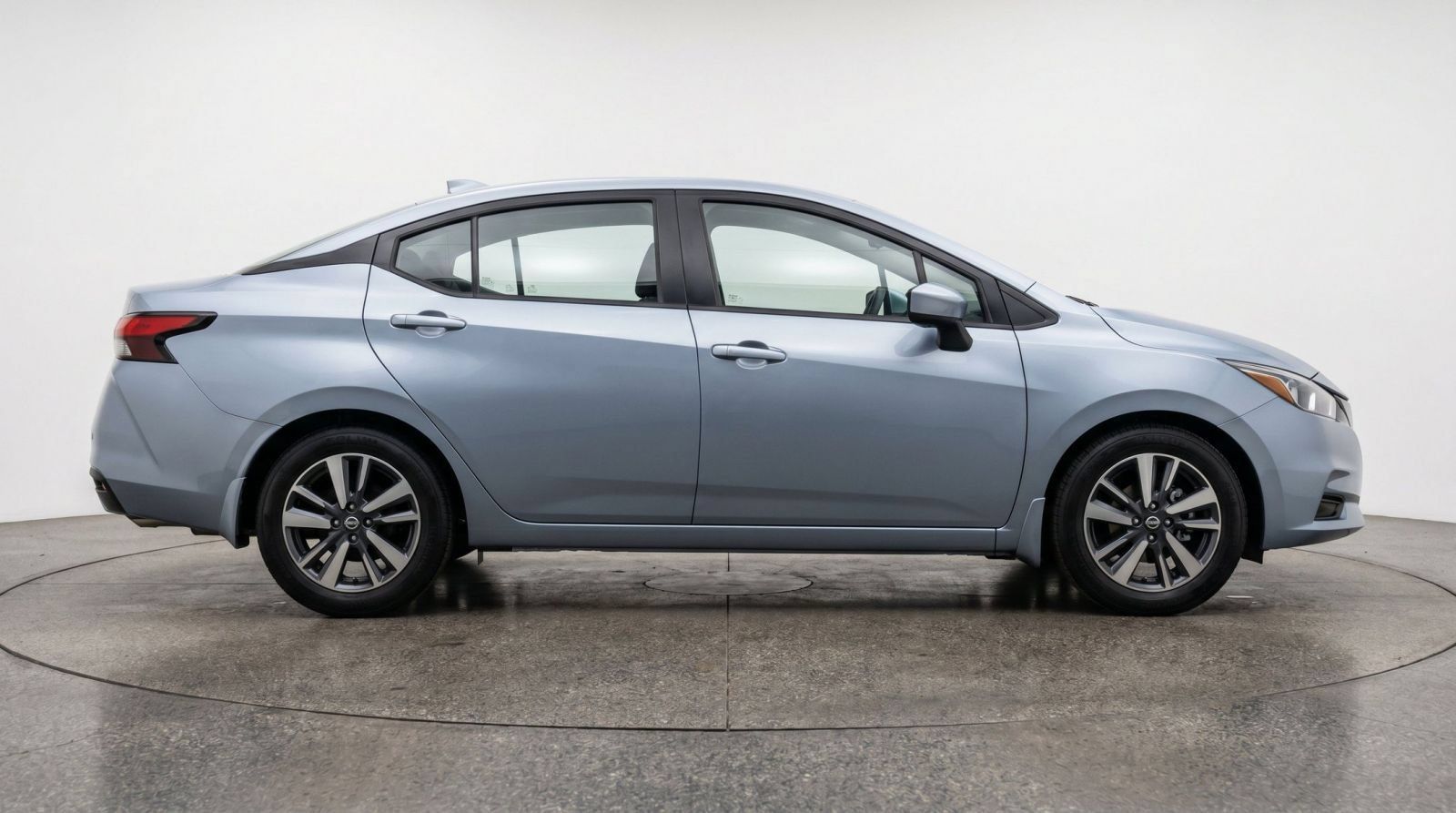 Used 2025 Nissan Versa SV FWD image 9