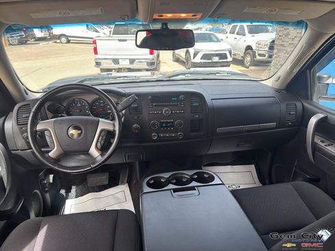 Used 2010 Chevrolet Silverado 2500 LT w/ Interior Plus Package AWD/4WD image 14