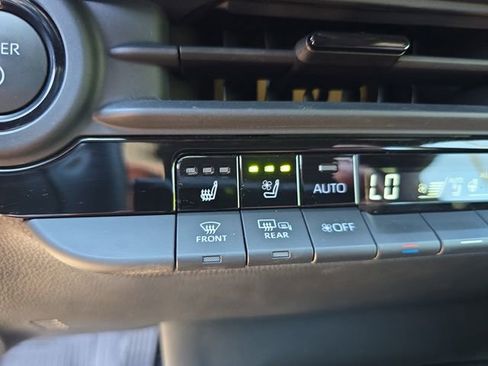 Used 2023 Toyota Crown Limited image 18