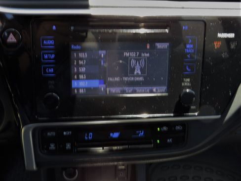 Used 2017 Toyota Corolla LE FWD image 10