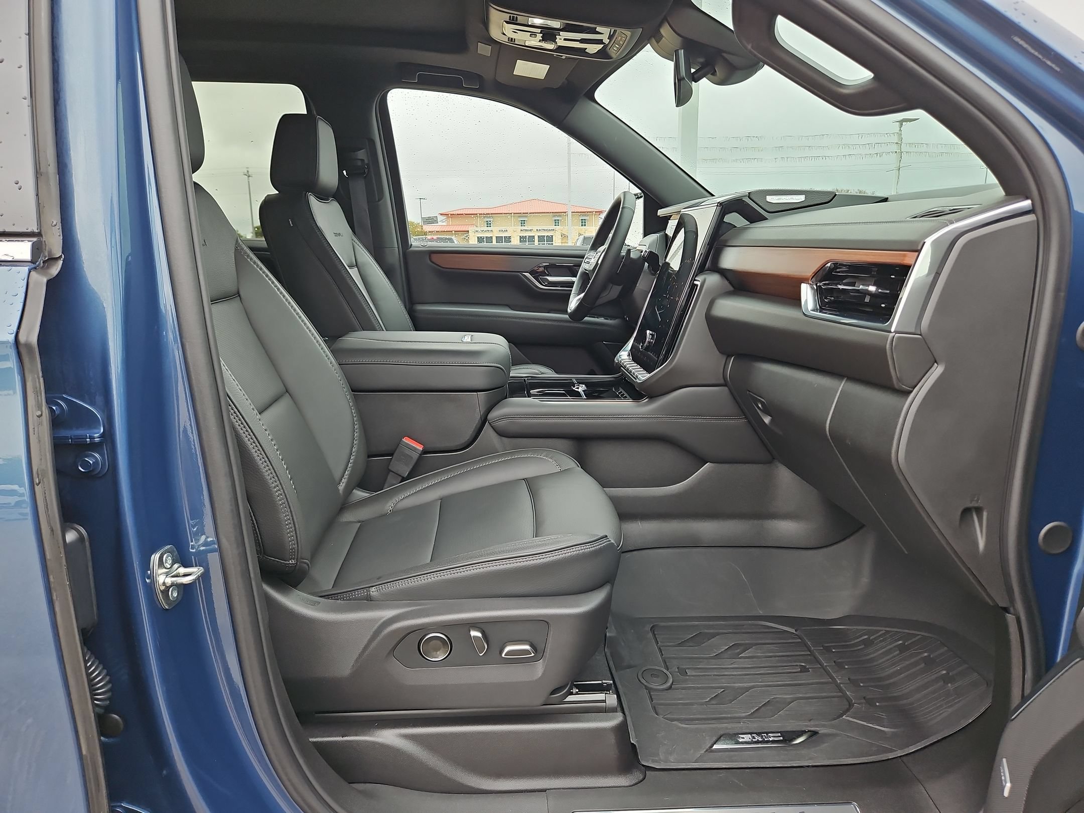 Used 2026 GMC Yukon Denali w/ Sun & Power Step Package AWD/4WD image 27