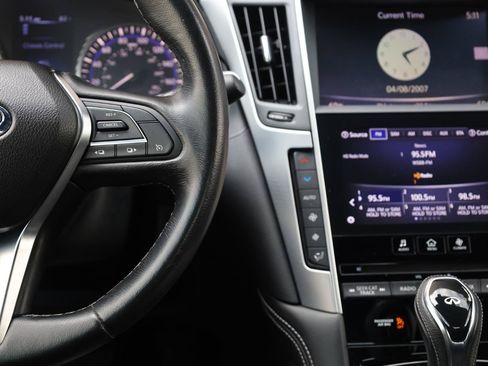 Used 2019 INFINITI Q60 3.0t Luxe w/ Cargo Package RWD image 30