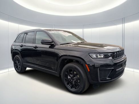 New 2026 Jeep Grand Cherokee Altitude AWD/4WD image 1