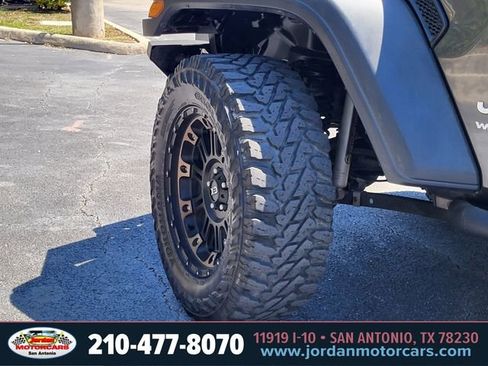 Used 2018 Jeep Wrangler Unlimited Sport S image 31