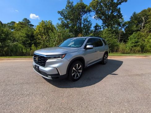 Used 2025 Honda Pilot Elite image 3