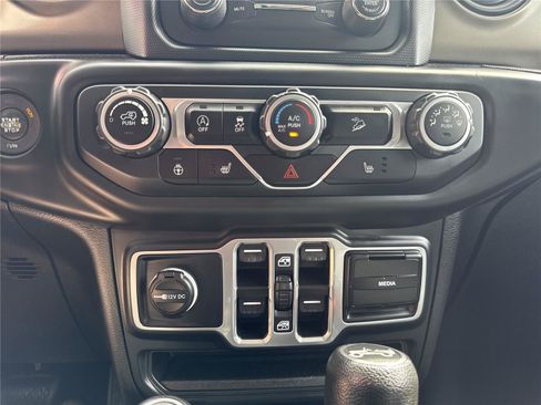 Used 2018 Jeep Wrangler Unlimited Sport S AWD/4WD image 20