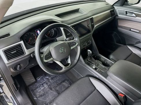 Used 2021 Volkswagen Atlas SE w/ Panoramic Sunroof Package image 3