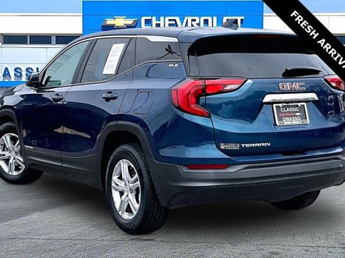 Used 2021 GMC Terrain SLE FWD image 3