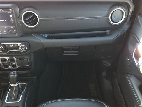 Used 2020 Jeep Gladiator Overland w/ Popular Equipment Package image 16