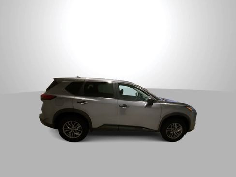 Used 2024 Nissan Rogue S image 9