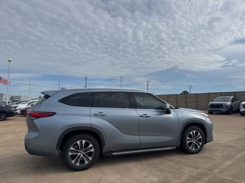 Used 2021 Toyota Highlander XLE FWD image 23