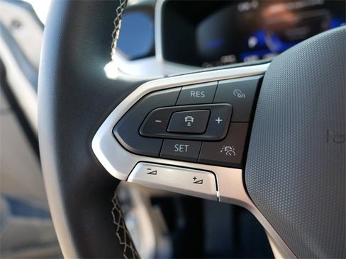 Certified 2025 Volkswagen Taos SE image 25