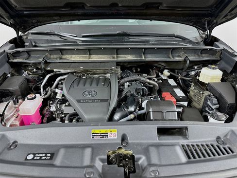 Certified 2023 Toyota Highlander L image 29
