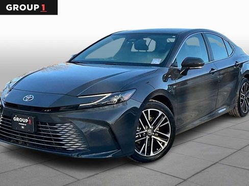 Certified 2025 Toyota Camry XLE image 1