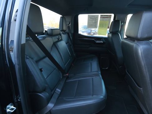 Used 2025 GMC Sierra 1500 SLT image 30