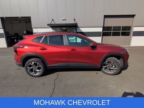 Used 2024 Chevrolet Trax LT w/ Driver Confidence Package FWD image 6