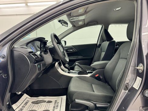 Used 2017 Honda Accord LX image 10