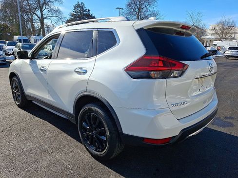 Used 2018 Nissan Rogue SV w/ Premium Package image 6