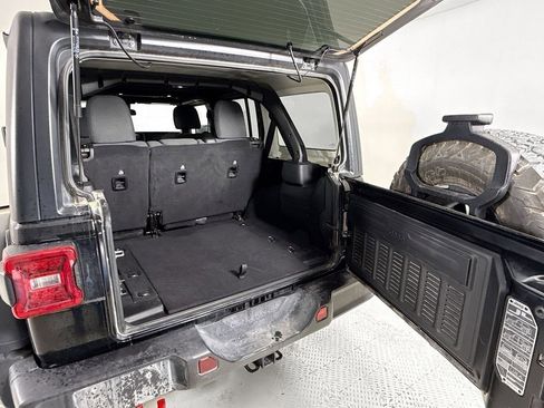 Used 2025 Jeep Wrangler Unlimited Rubicon image 23