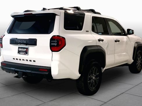 Used 2025 Toyota 4Runner SR5 AWD/4WD image 12