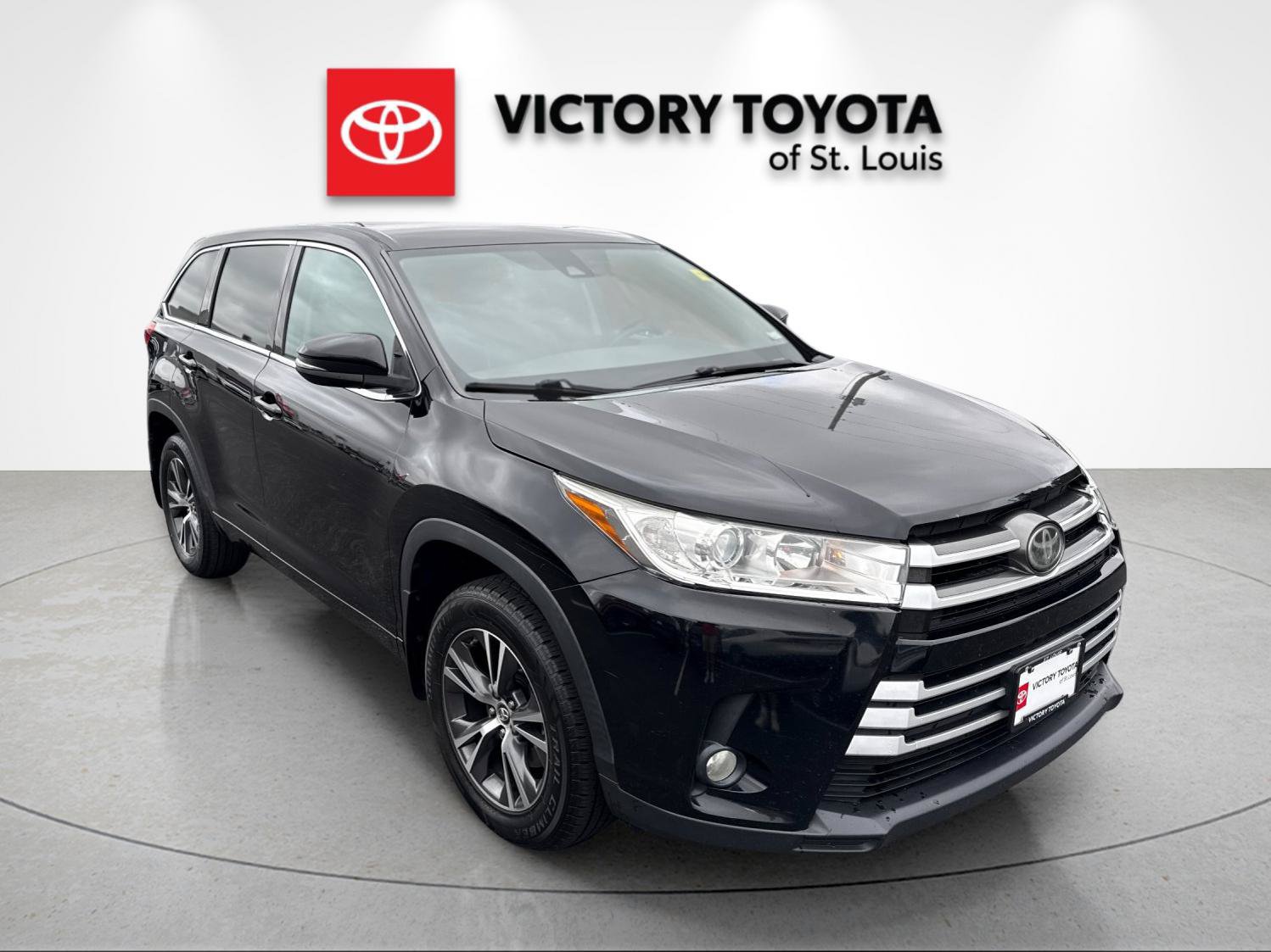 Used 2017 Toyota Highlander Plus AWD/4WD image 1
