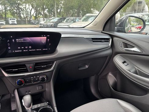 Used 2025 Buick Encore GX Preferred FWD image 29