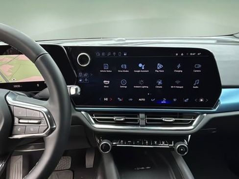 Certified 2025 Chevrolet Equinox EV LT w/ Convenience Package image 10