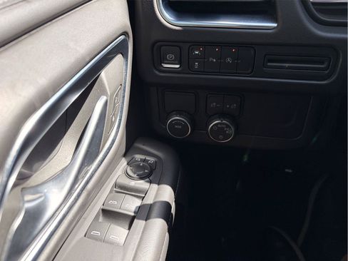Used 2023 Chevrolet Suburban LS RWD image 23