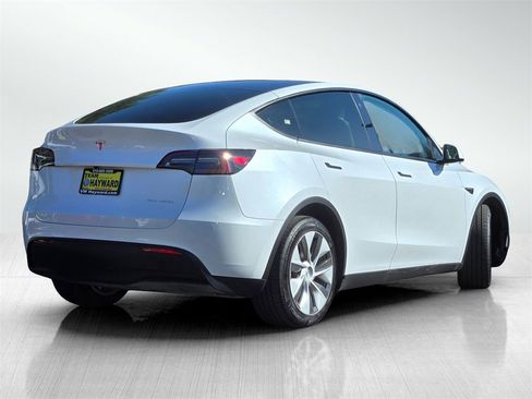Used 2023 Tesla Model Y Long Range image 4