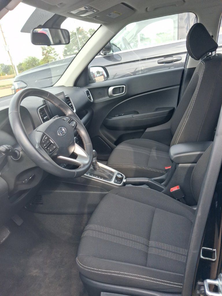 Used 2026 Hyundai Venue SEL FWD image 5