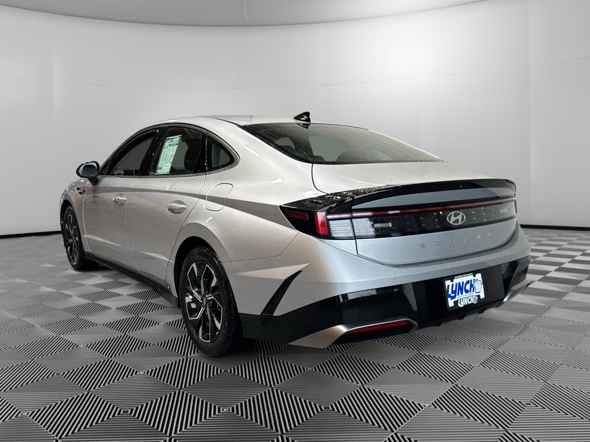 Used 2025 Hyundai Sonata SEL FWD image 3