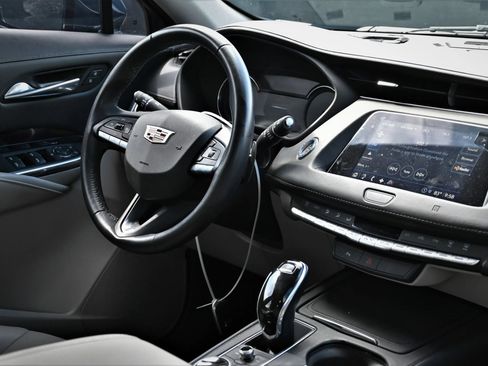 Used 2021 Cadillac XT4 Luxury FWD image 12