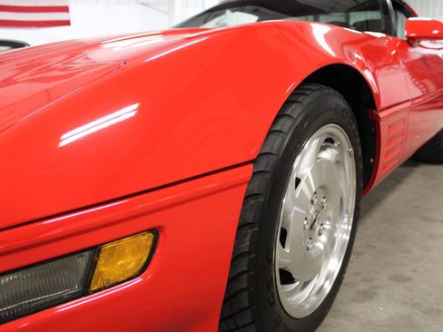 Used 1993 Chevrolet Corvette Coupe RWD image 11