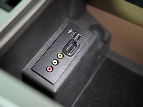 Used 2014 Ford F150 Lariat w/ Lariat Chrome Package image 32