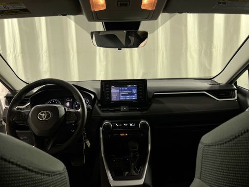 Used 2021 Toyota RAV4 LE image 17