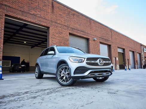 Used 2022 Mercedes-Benz GLC 300 4MATIC image 1