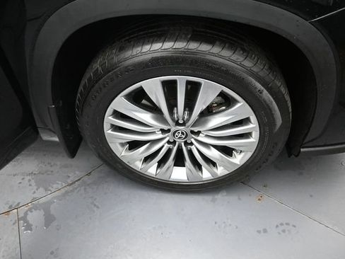 Used 2024 Toyota Highlander Platinum image 41