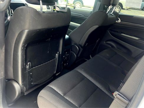 Used 2020 Jeep Grand Cherokee Laredo w/ Security & Convenience Group image 16