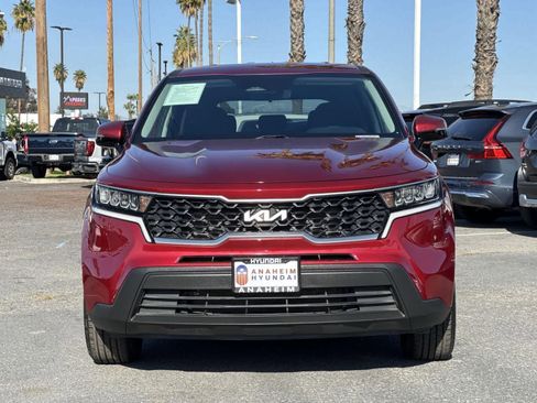 Used 2023 Kia Sorento LX image 9