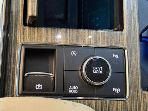 Used 2020 Lincoln Navigator L Black Label w/ Cargo Convenience Package AWD/4WD image 36