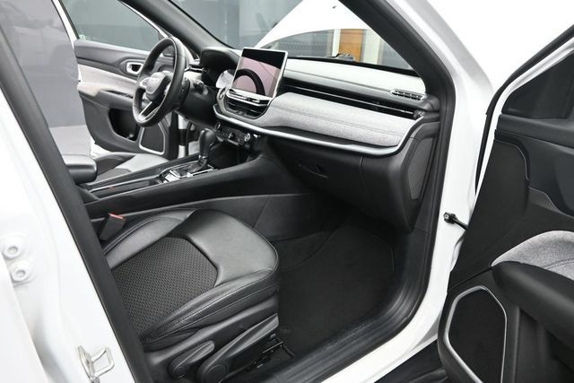 Used 2024 Jeep Compass Latitude AWD/4WD image 24